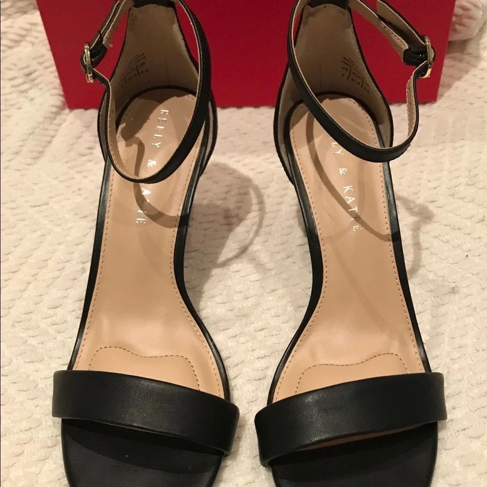 Kelly & Katie Black Sandals - Picture 3 of 7